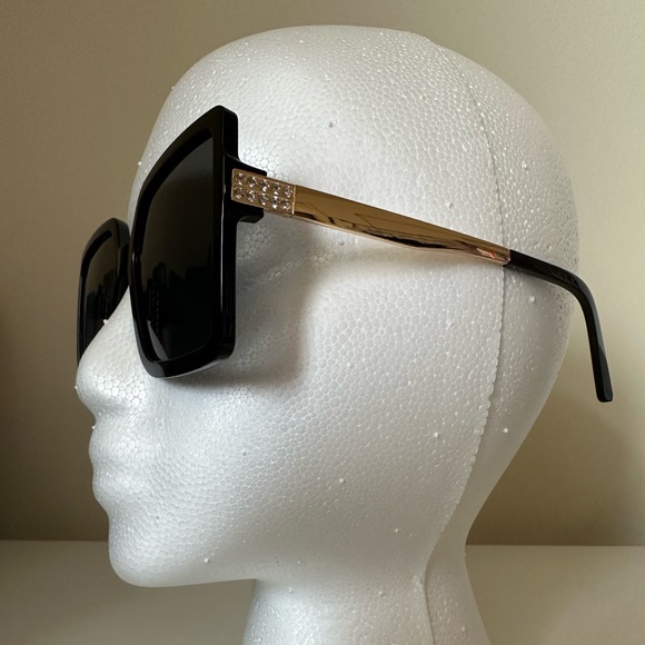 NEW one size fits most STYLISH SUNGLASSES - Picture 2 of 4